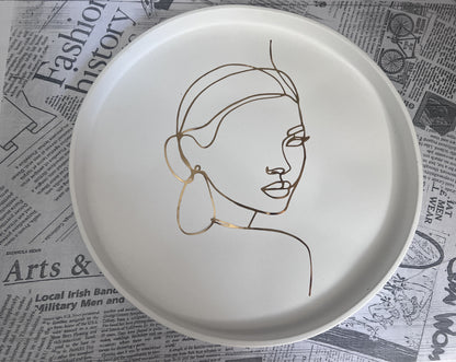 plateaux ronds avec dessin minimaliste